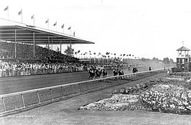 Horse Racing at Hialeah Park (8357982024).jpg