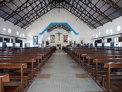 Intérieur de l'église Sait Joseph de Ouidah. Photographe :