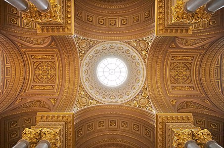 La partie centrale du plafond de la Galerie des Batailles au Château de Versailles.