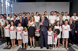 15.05.29-Grupo-Recepción Sevilla FC (18053519640).jpg