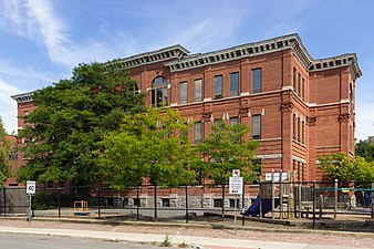 First Avenue School in Ottawa