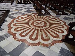 Suelo de la Capilla Real de la Catedral de Sevilla.jpg