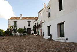 Castellar de la Frontera, plaza en el conjunto histórico.jpg