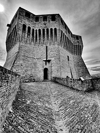 Mondavio, Rocca Roveresca, ingresso al Mastio Scatto di: Fabio Mariano