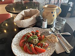 Désordre de tomates, caviar d'Aubergine à la flamme, Gabie restaurant, Montpellier, France.jpg