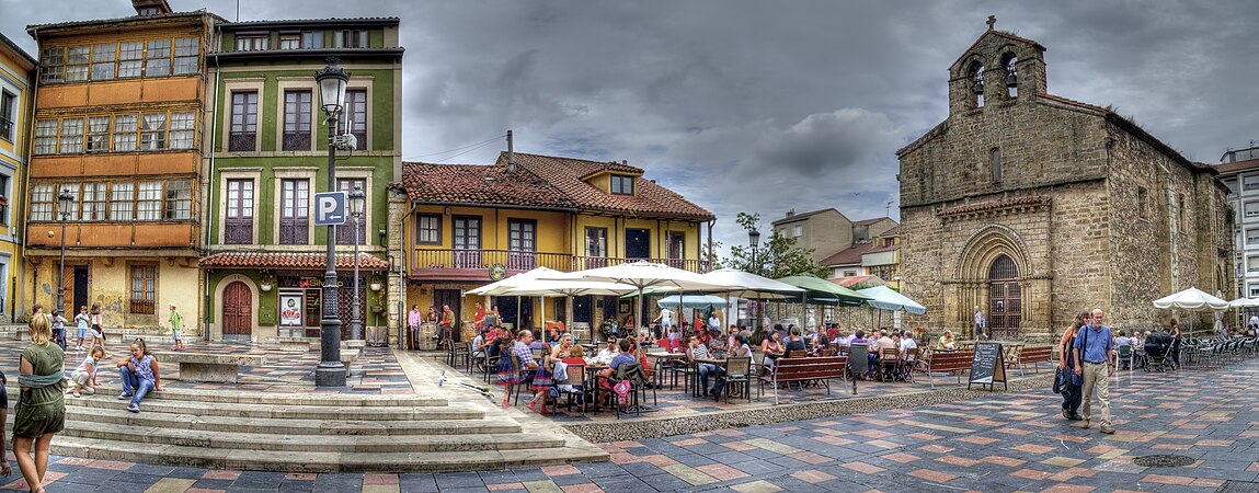 Square of Sabugo and old church (Avilés, Asturias)