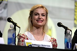 Alison Sudol (28505975072).jpg