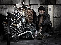 Na biyu Homeless person in Paris Eric Pouhier (CC BY-SA 2.5)