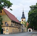 Zentrum des Dresdner Ortsteils Lausa mit Kirche und "Altem Erb-, Brau- und Schänkgut” Lausa