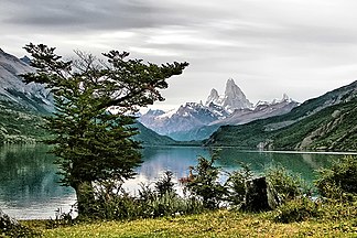 Cerro Fitz Roy visto desde el Lago del Desierto