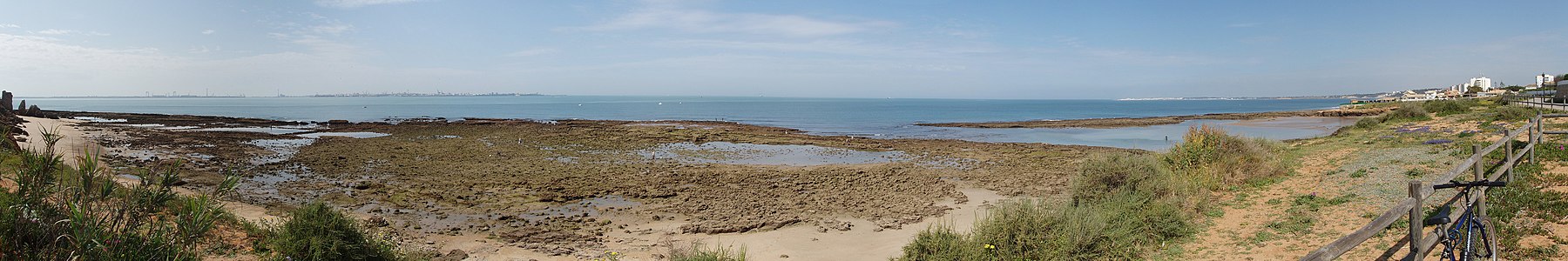 Vista de Cádiz desde El Puerto de Santa María.