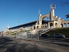 Stade de Gerland - Entrées principales, depuis le sud 2.jpg