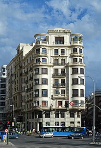 N.º 73, edificio Vitalicio construido entre/built between 1929-1930