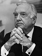 Walter Cronkite (1985).jpg