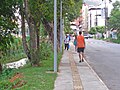 Português: Pista de caminhada na Avenida Julita Pires Bretas, bairro Santa Helena. English: Walking path in the Julita Pires Avenue, Santa Helena neighborhood.