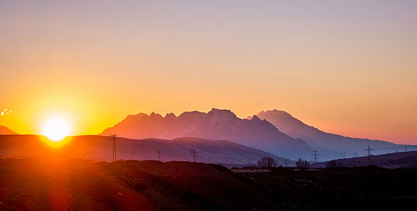 Sunrise on the mountains of Dokan District by User:Rawen Pasha