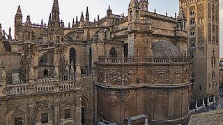 Exterior de la Capilla Real de Sevilla.jpg