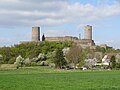 Eine stauferzeitliche Großburg mit zwei runden Bergfrieden: Burg Münzenberg, Hessen