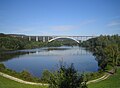 Froschgrundsee, im Hintergrund Talbrücke