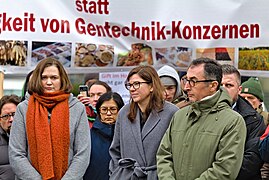 Cem Özdemir and team at Wir haben es satt protest at GFFA in Berlin 2023-01-21 14.jpg