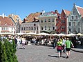 English: It's only 84 kilometres by sea to Tallinn, the capital of Estonia Suomi: Viron pääkaupunkiin Tallinnaan on 84 km meritse