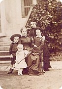 Isabel children and countess of barral.jpg