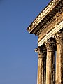 Maison Carrée sous le soleil