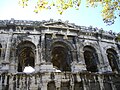 Vue au front des Arènes