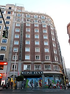 N.º 43 bis, Cine Rex edificio construido entre/built between 1943-1948