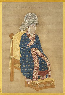 23. 宋英宗后坐像轴. 绢本设色