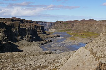 Jökulsárgljúfur: A fissure of the Askja system crosses just north of Dettifoss