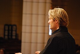 Eric Whitacre conducts students.jpg