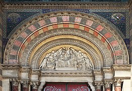 Arch, Cathédrale Sainte-Marie-Majeure.jpg