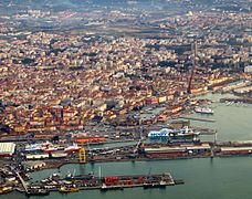 Livorno dall'aereo 1.JPG