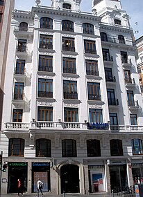 N.º 51 edificio residencial diseñado por Ignacio de Aldama Elorz y construido entre 1930 y 1931