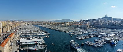 Marseille vieux port pano.jpg