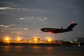 U.S. Air Force Boeing C17 Globemaster landing in Chiclayo, Peru.jpg