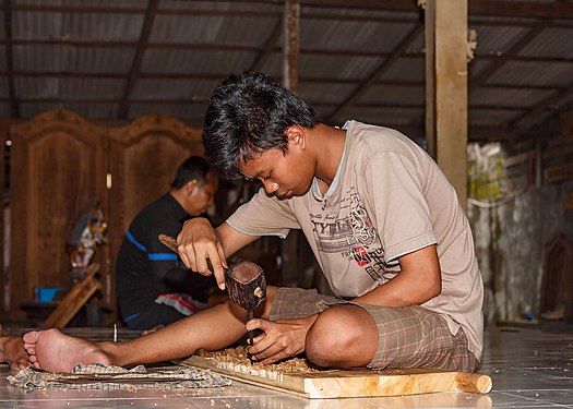 "Singapadu_Bali_Woodcarvers-workshop-01.jpg" by User:Cccefalon