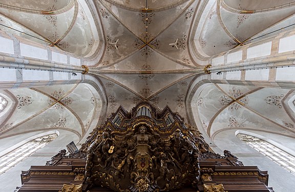 "Zicht_op_het_orgel_van_de_Grote_of_Sint-Michaëlskerk_in_Zwolle.jpg" by User:Davidh820