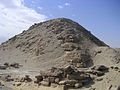 Vue l'angle nord-est de la pyramide de Niouserrê - North-east corner of Nyuserre's pyramid