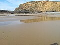 La plage de Porzh Mehl et la falaise située à son côté nord.