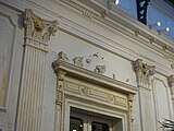 Palacio Pereira, fotografías durante tercer ciclo de visitas turísticas durante junio de 2021. Detalle de la restauración del dintel de una puerta, donde se observa la completación con yeso de una decoración original.