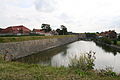 Fossés, murs d'enceinte ouest et bastion du Château.