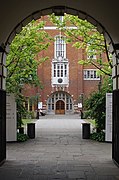 Entrance, Beit Hall, Imperial Collection, South Kensington (geograph 4527708).jpg