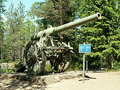 A French cannon model 1877 at Salpa-line museum in Miehikkälä.