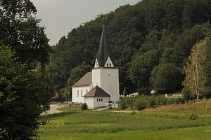 Oberrohrenstadt, St.-Colomann-Straße 19 - Baudenkmal D-3-73-113-42: Katholische Filialkirche St. Koloman, Saalbau mit Chorturm, Walmdach und Spitzhelm, 1792 unter Beibehaltung des frühgotischen Chorturms; mit Ausstattung; Friedhofsmauer, Bruchstein, 17./18. Jahrhundert, teilweise in Großquadern erneuert, bezeichnet 1897 und 1919