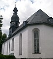 evangelisch-lutherische Kirche mit einem für die Gegend charakteristischen Schieferdach (2009)