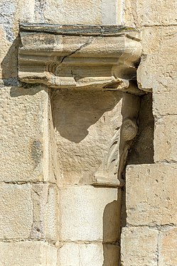 English: Romanesque capital of the left column Deutsch: Romanisches Kapitell der linken Säule