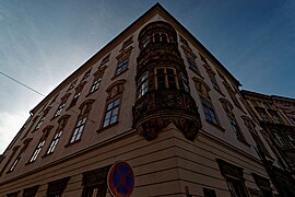 Olomouc - Dolní náměstí - View West & Up on Hauenschildův palác - Renaissance & Baroque architecture.jpg