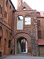 Alte Stadtwaage zwischen dem Rathaus und dem Minervahaus, vom Hof zwischen Rathaus und Nikolaikirche gesehen